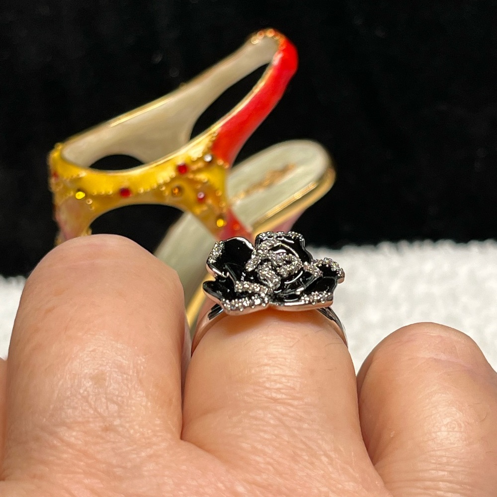 Fashion Jewelry Black and Silver Rose Ring - Picture 6 of 10